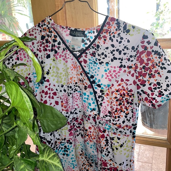 Scrub Top - Picture 2 of 3